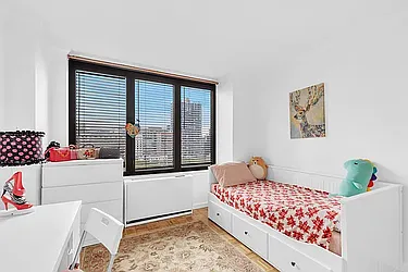 Rented by R New York