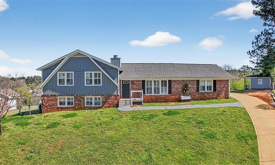 1st image of 3 Berkshire Ln NE