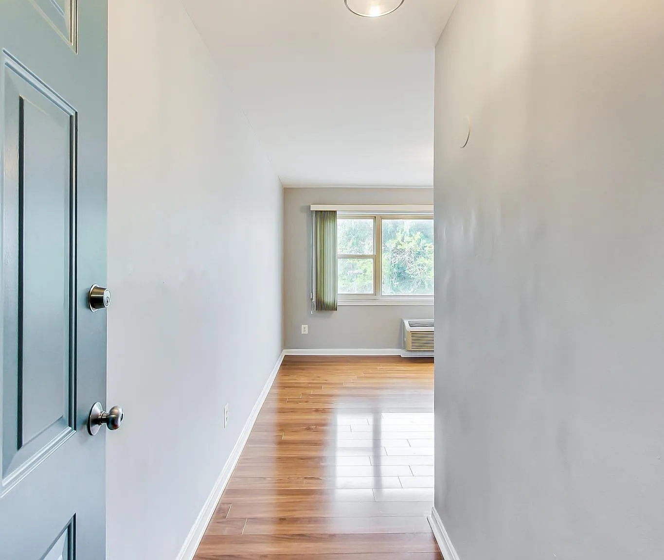 1 bed, 500 sqft, $1,649 — Photo 3