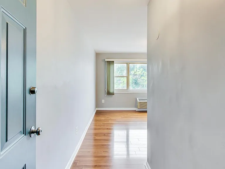 604 Longfellow St NW #303 — Photo 3