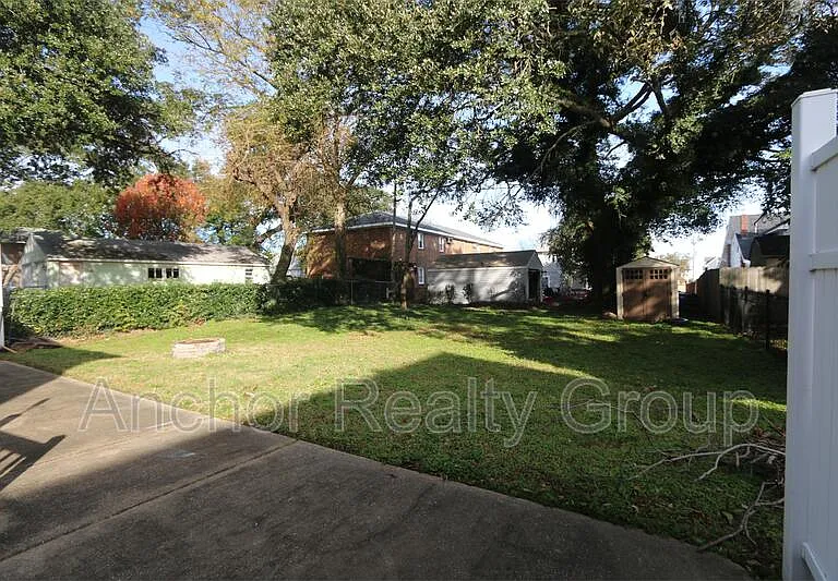 1618 Kingston Ave — Photo 11