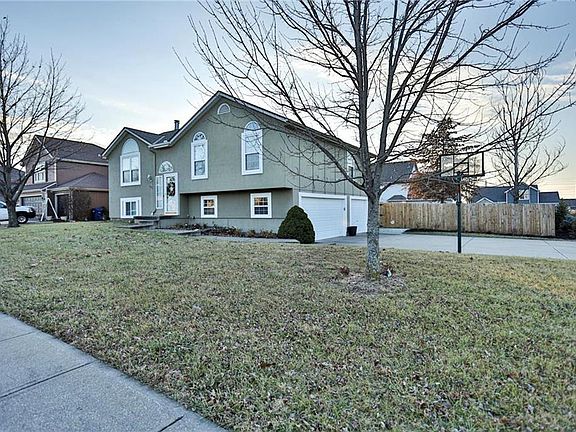 2nd image of 602 SE Joel Ave