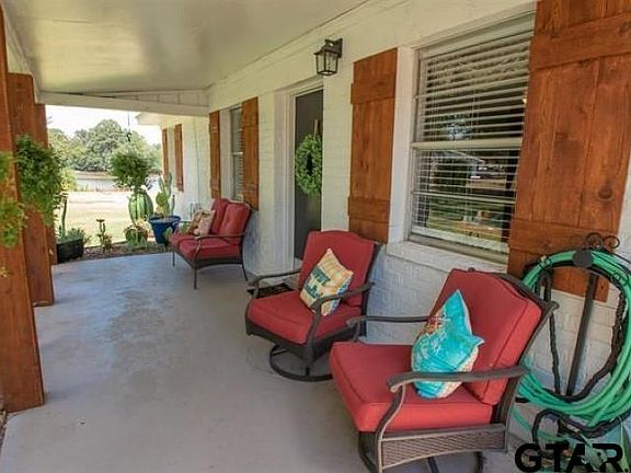 4th image of 2328 Royal Dr E