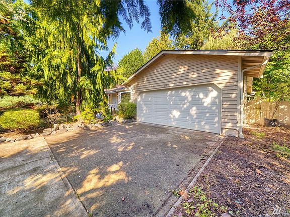 3rd image of 8811 156th St Ct E