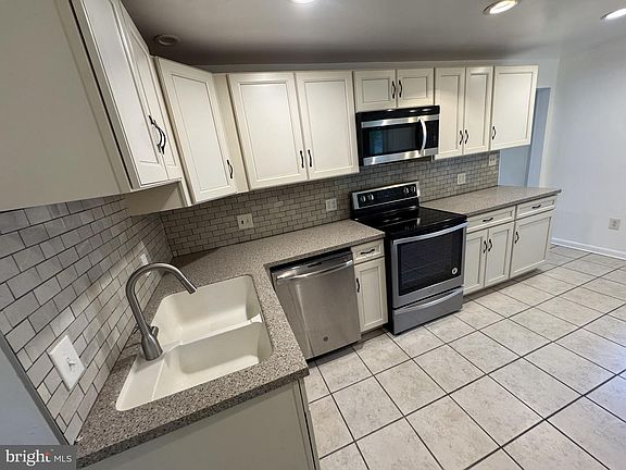 2nd image of 422 Howell Dr