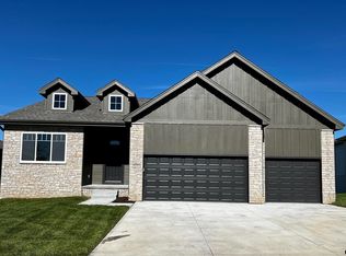 19101 Devonshire Dr, Gretna, NE 68028