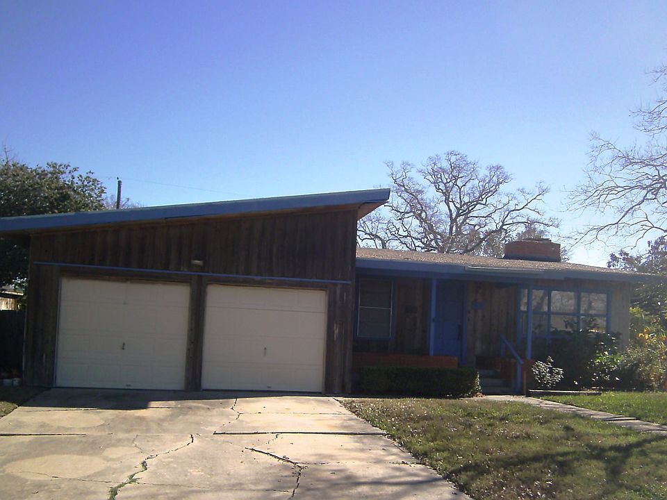 1st image of 313 Waverly Dr