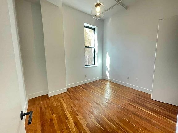 4th image of 179 Bainbridge St #106