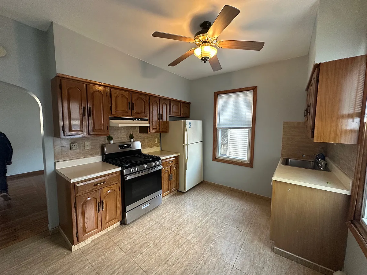 Building Photo - 139 Franklin Ave #1