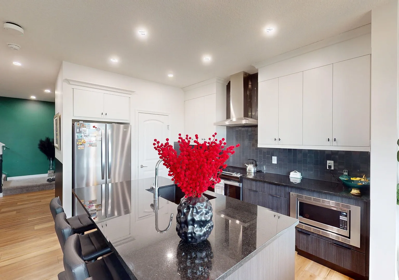 228 Magnolia Crescent-Upper — Photo 2