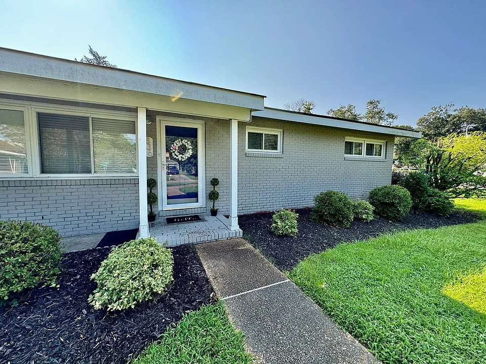 836 Plymouth Ln