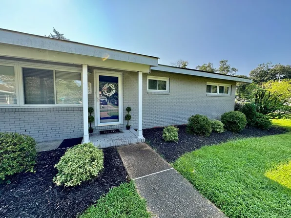 836 Plymouth Ln, Virginia Beach, VA 23451