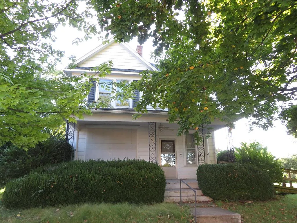 201 S Maple St photo 1