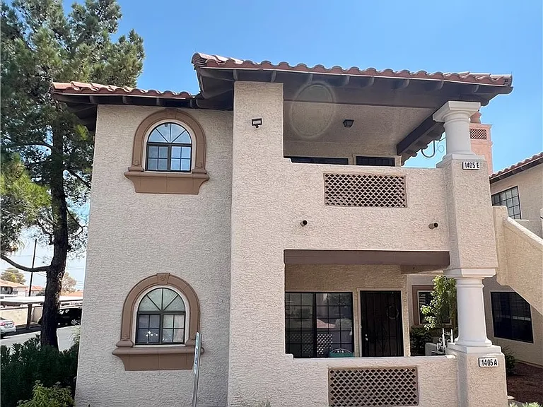 1405 Santa Margarita St #E — Photo 1
