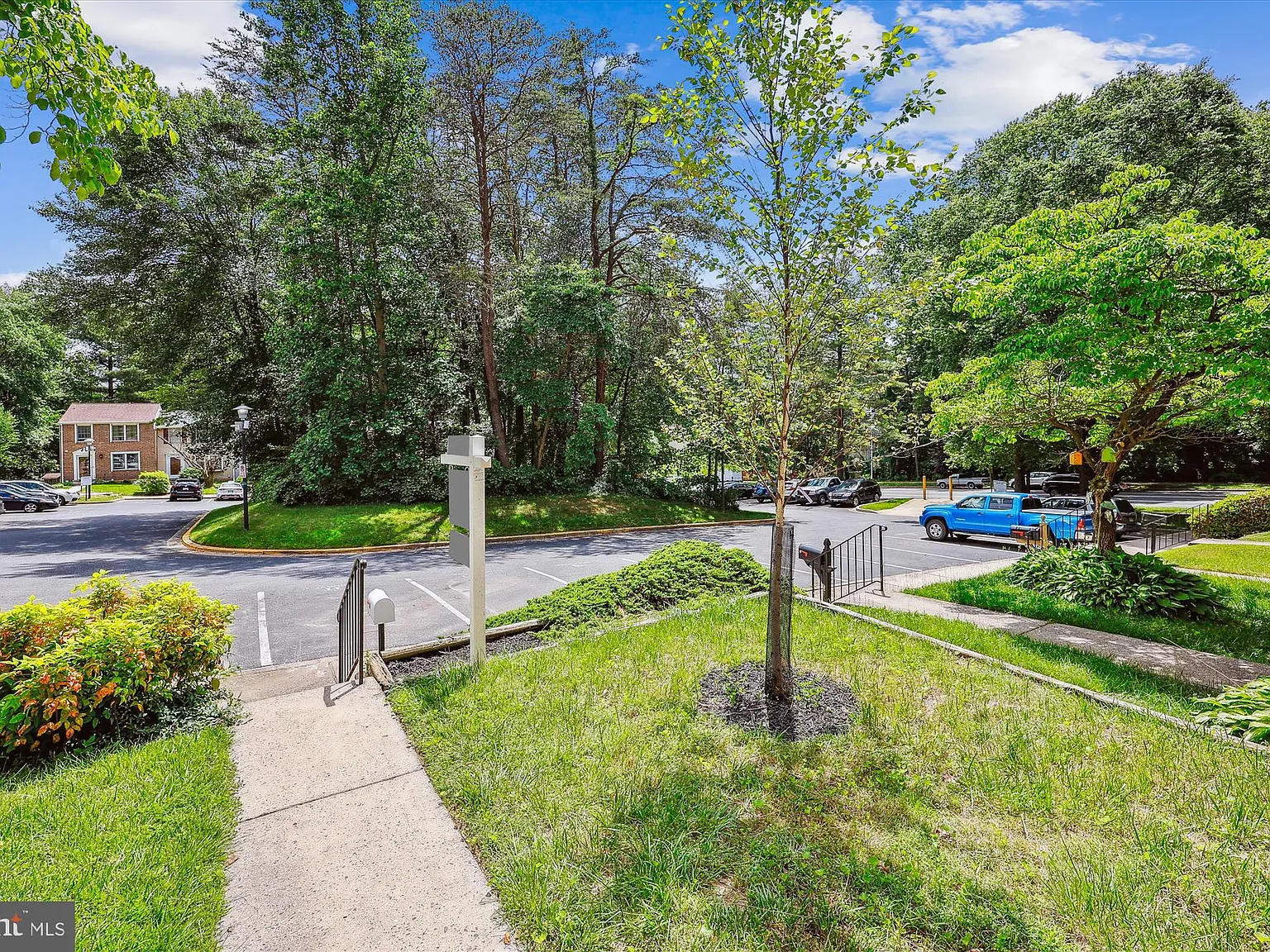 4 bed, 3.0 bath, 1060 sqft, $3,000 — Photo 3