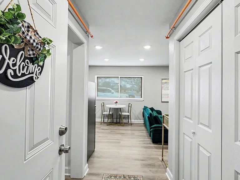 Mayfair Apartments — Photo 18