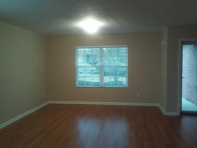 1226 Lasalle Dr — Photo 3
