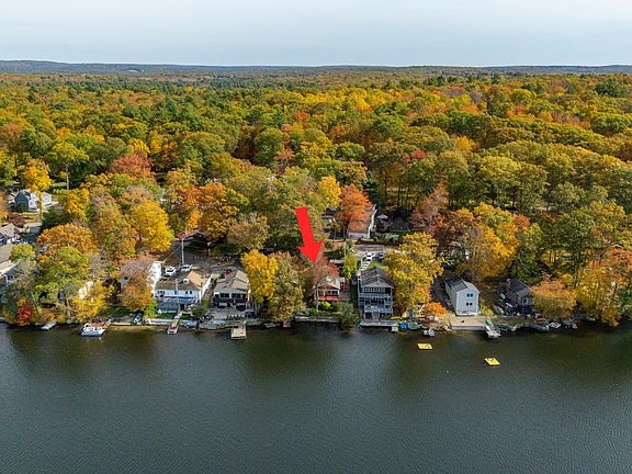 3rd image of 23 Waterfront Ln