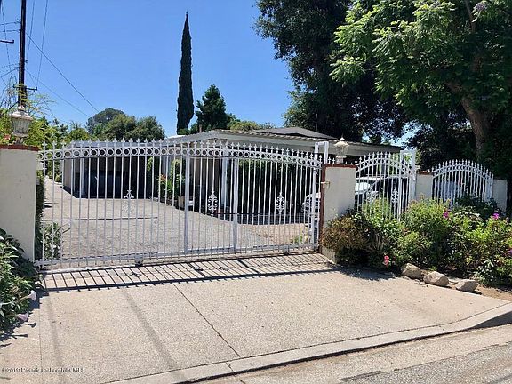 2nd image of 2890 El Nido Dr