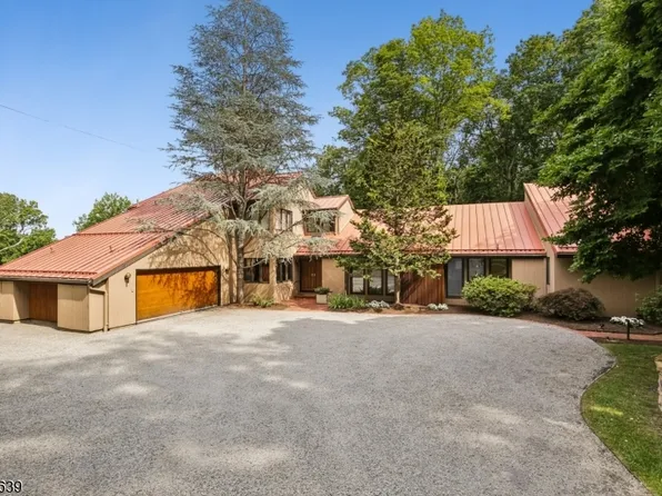 62 Twin Brooks Trl, Chester, NJ 07930