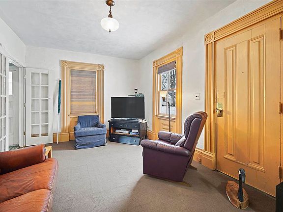 4th image of 210 S Maiden Ln