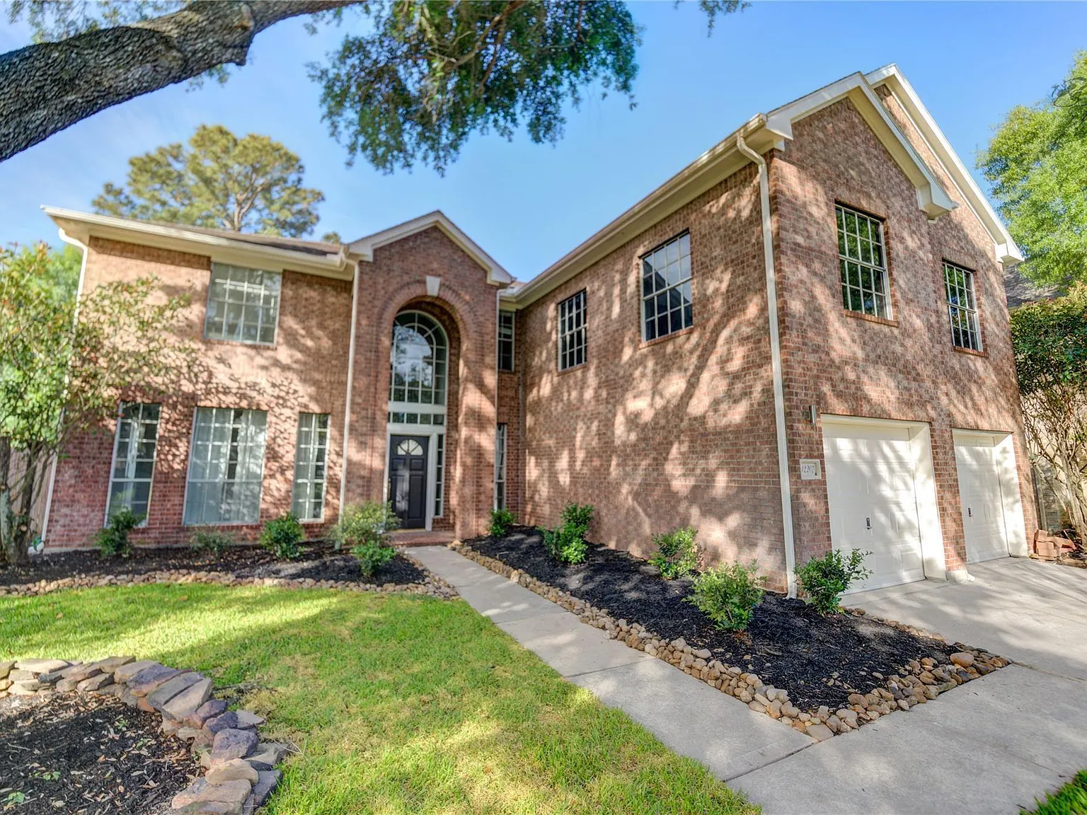 4 bed, 3.5 bath, 3685 sqft, $3,000 — Photo 3