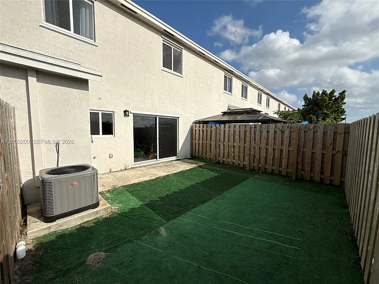 412 NW 12th Pl — Photo 29