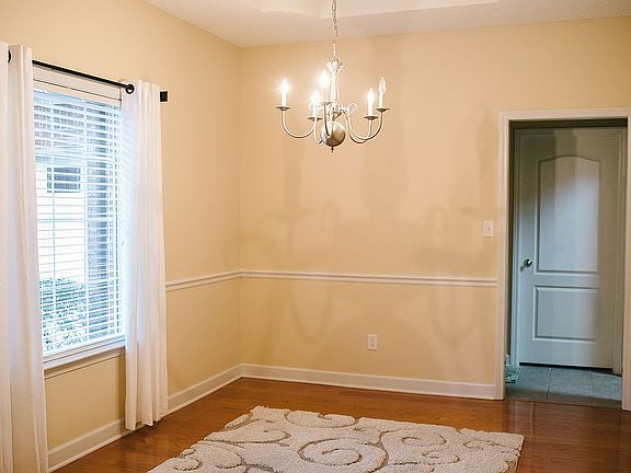 Dining room w wood flooring