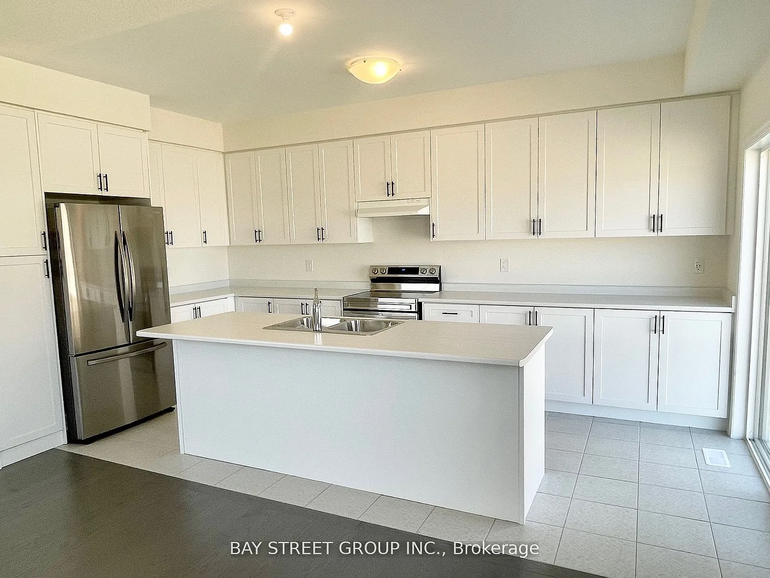 5 bed, $1,000 — Photo 4