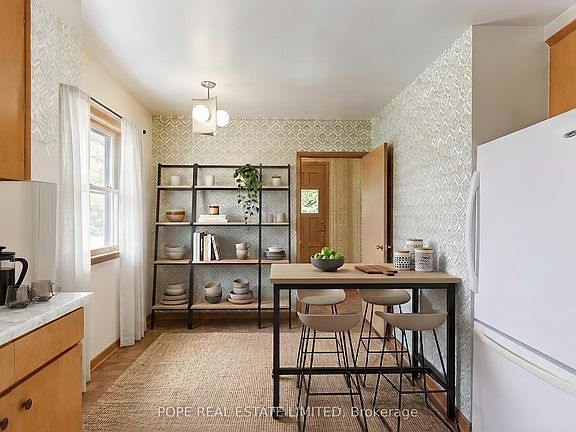 4th image of 16 Pipestone Pl