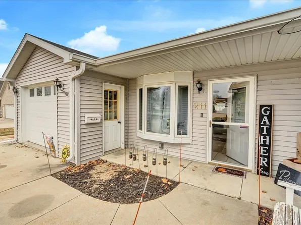 211 E Ridge St #6, Readlyn, IA 50668