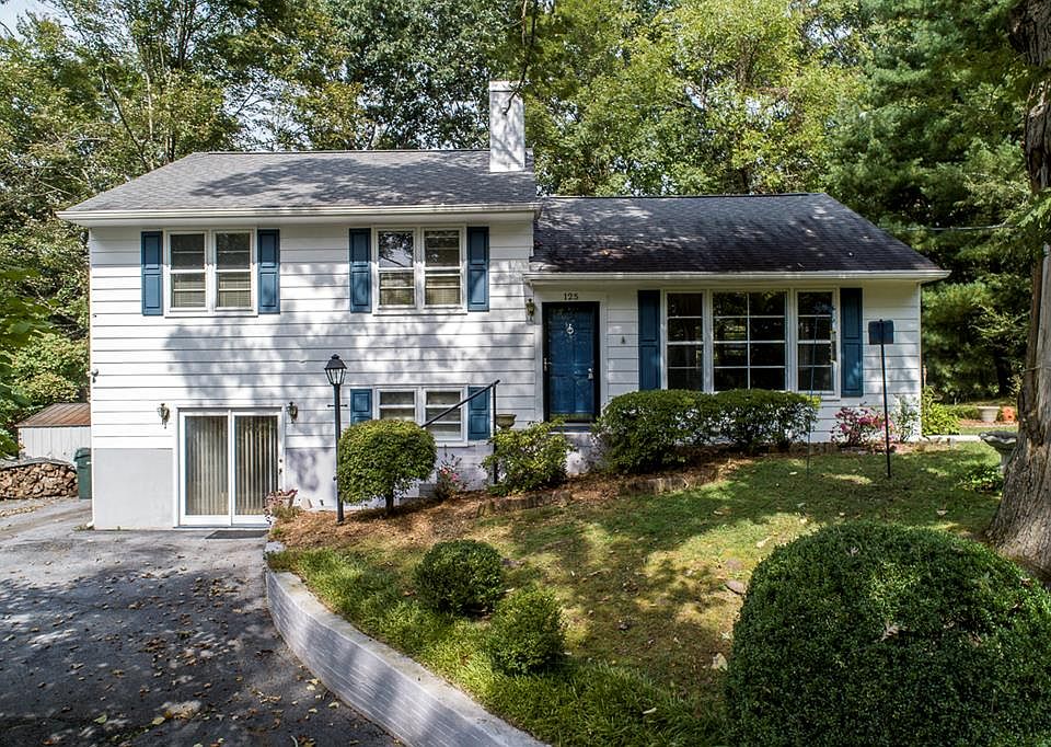 1st image of 208 Parkland Dr