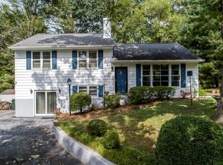 208 Parkland Dr, Bristol, VA 24201