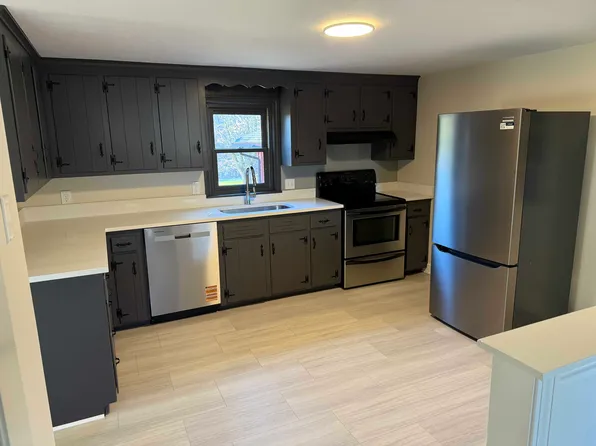 40 Meditation Ln, Atkinson, NH 03811