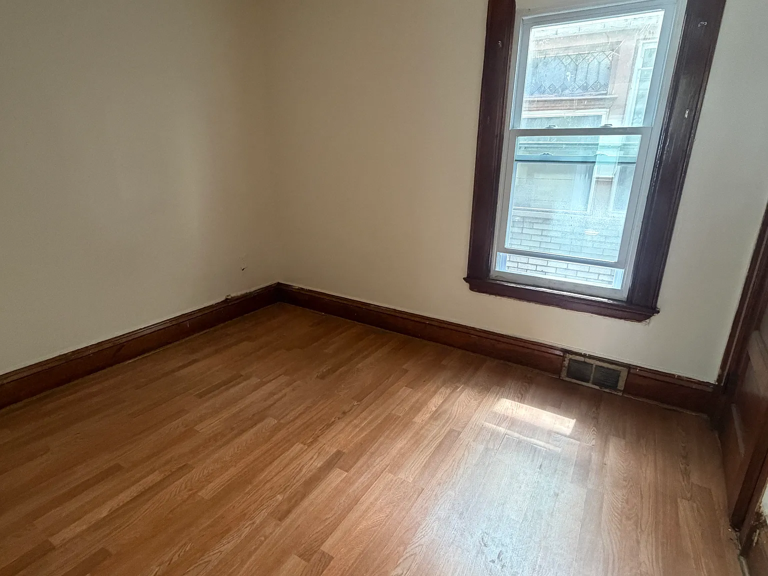 3 bed, 1.5 bath, 1200 sqft, $1,100 — Photo 3