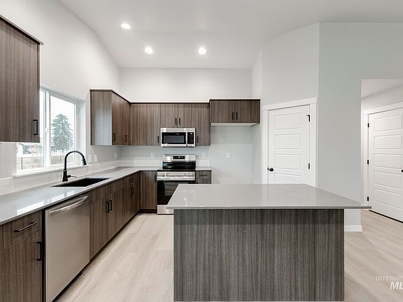 4th image of 869 N Aleppo Way