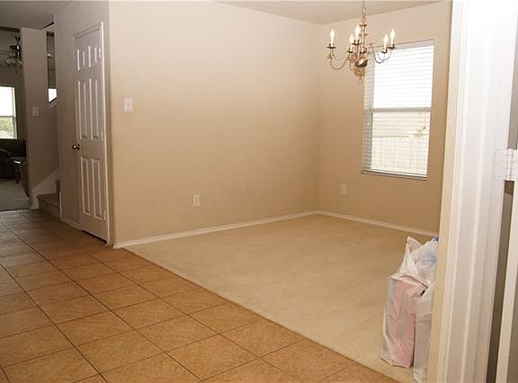 4th image of 1600 Grassy View Dr