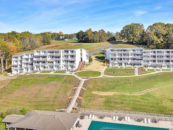 2nd image of 1089 Bluewater Dr #305