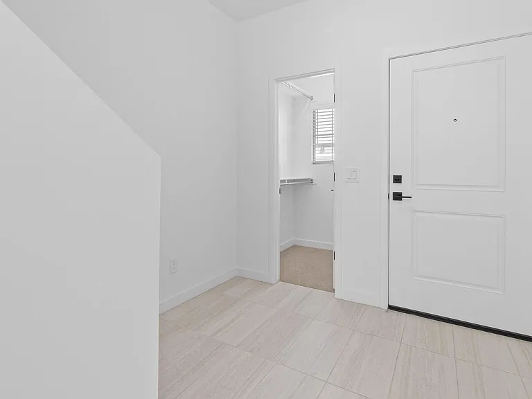 2831 W White Feather Ln — Photo 9