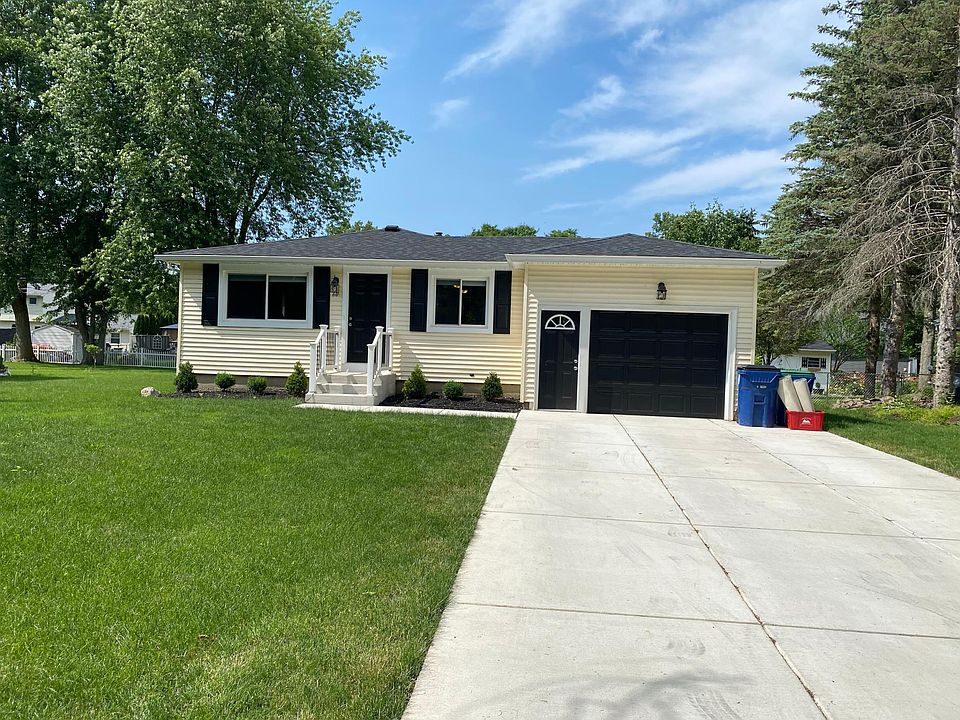1st image of 60 Altair Dr