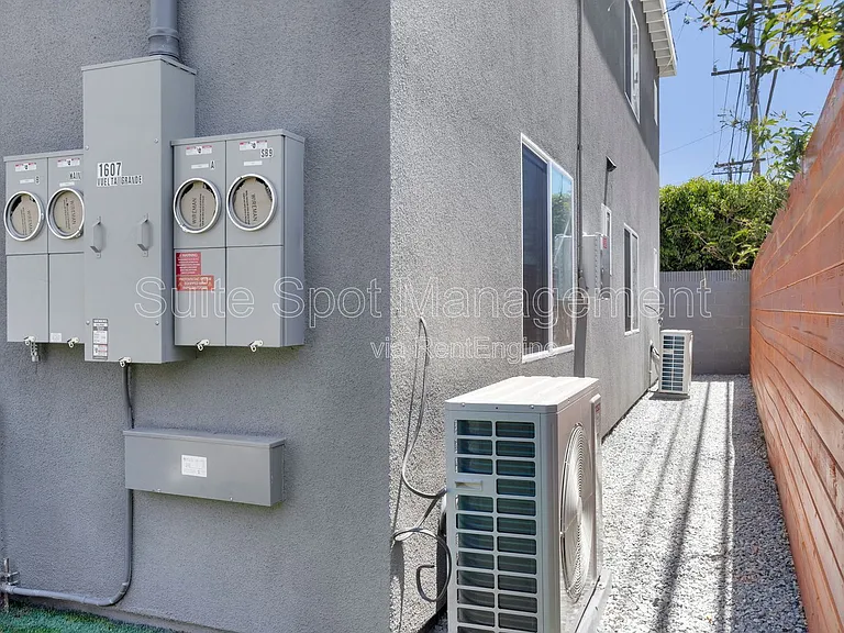 1603 Vuelta Grande Ave #1607-A3 — Photo 22