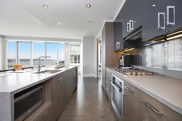 Rented by BLU Real Estate | media 19