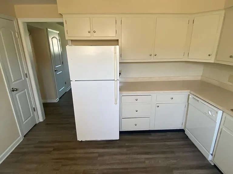 309-311 Robinhood Ln — Photo 6