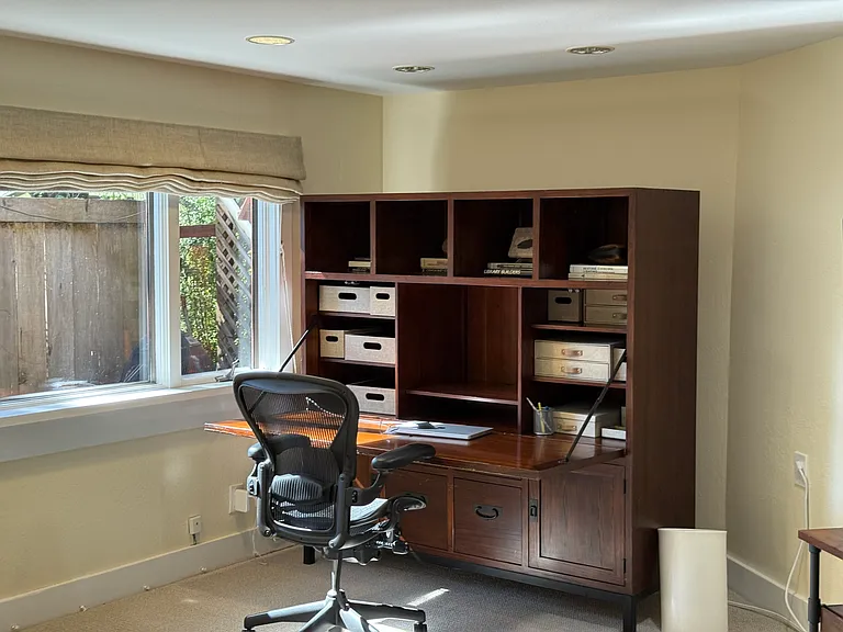 250 Manor Dr — Photo 15
