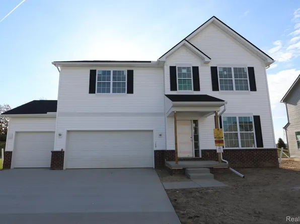 2761 Silo Dr, Saline, MI 48176