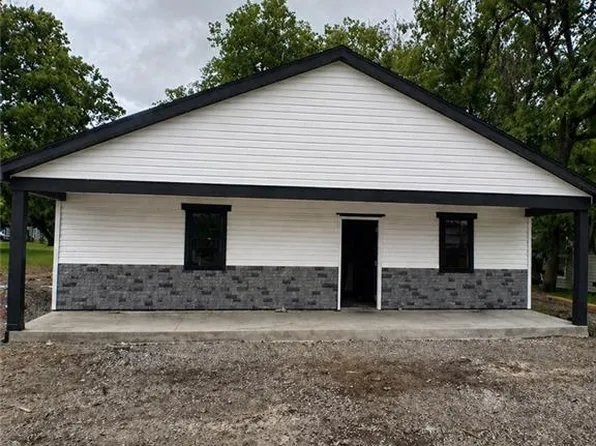 504 E Dakota St, Butler, MO 64730