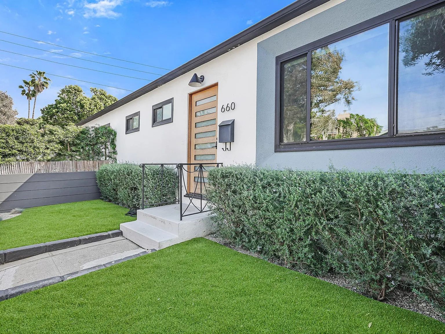 1 bed, 550 sqft, $3,749 — Photo 3