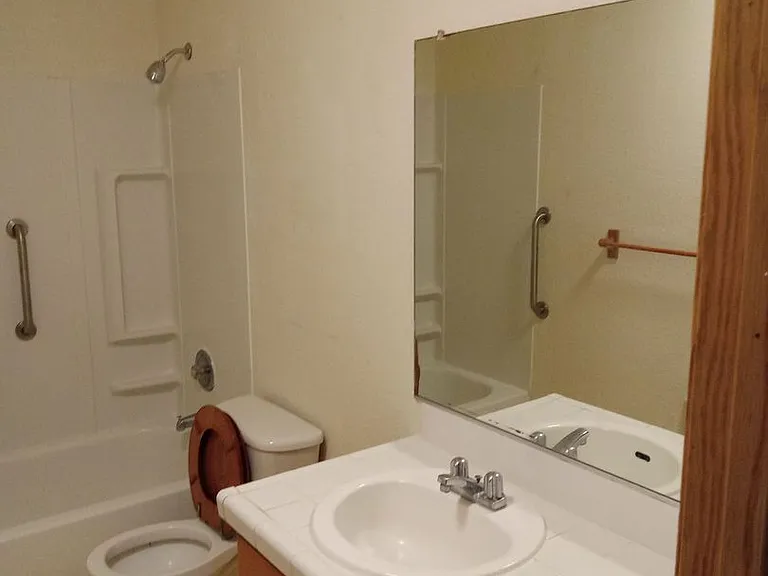 400-402 406 #408-410-412 — Photo 24