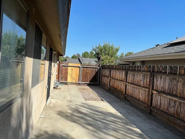 605 E Babcock Ave — Photo 12