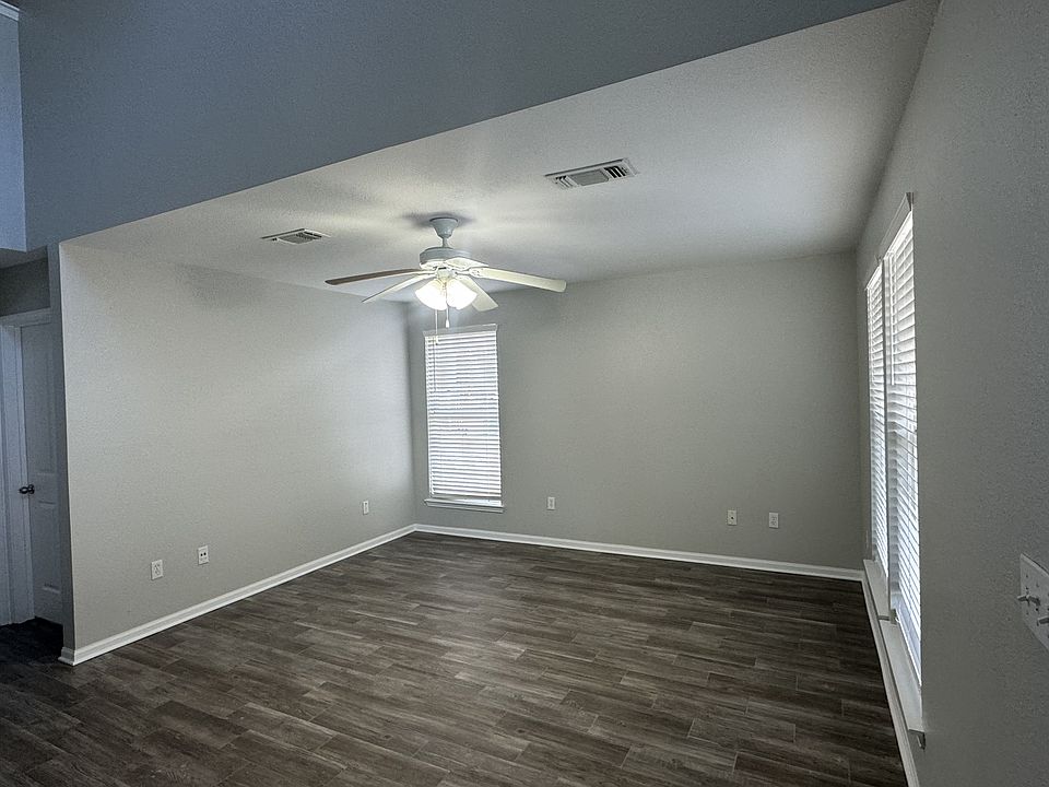 1st image of 615 Crescent St